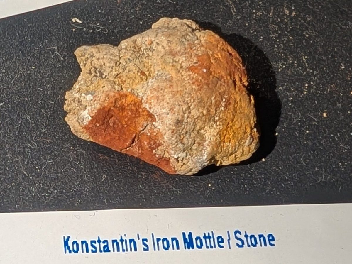 What is the difference between Iron mottling and Iron&nbsp;stone